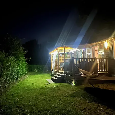 Calme Detente Piscine Sport Famille By Vayny Ivry-la-Bataille