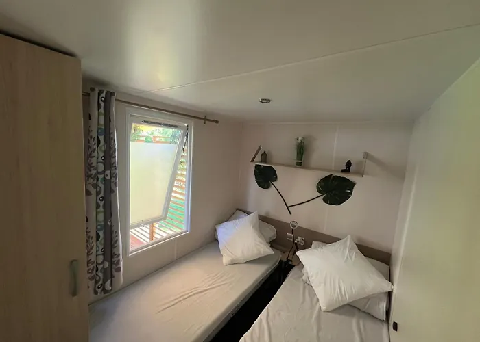 Calme Détente Piscine Sport Famille By Vayny Camping