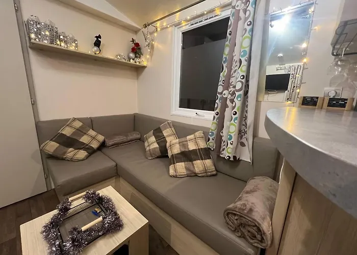 Campsite Wifi, Calme, Piscine, Sport 6 Pers Avec Vayny